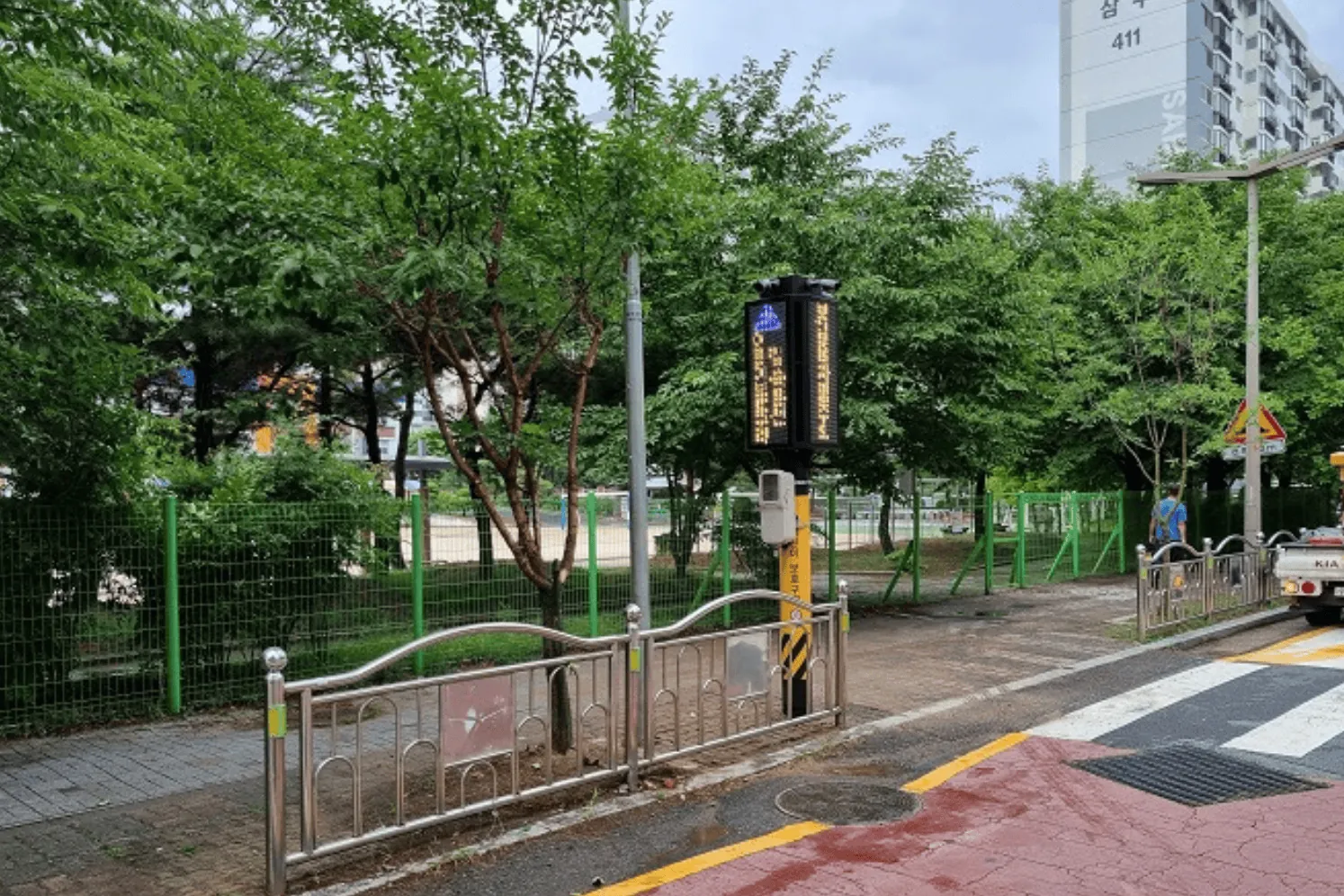 어린이보호구역 전광판 설치 사례 2